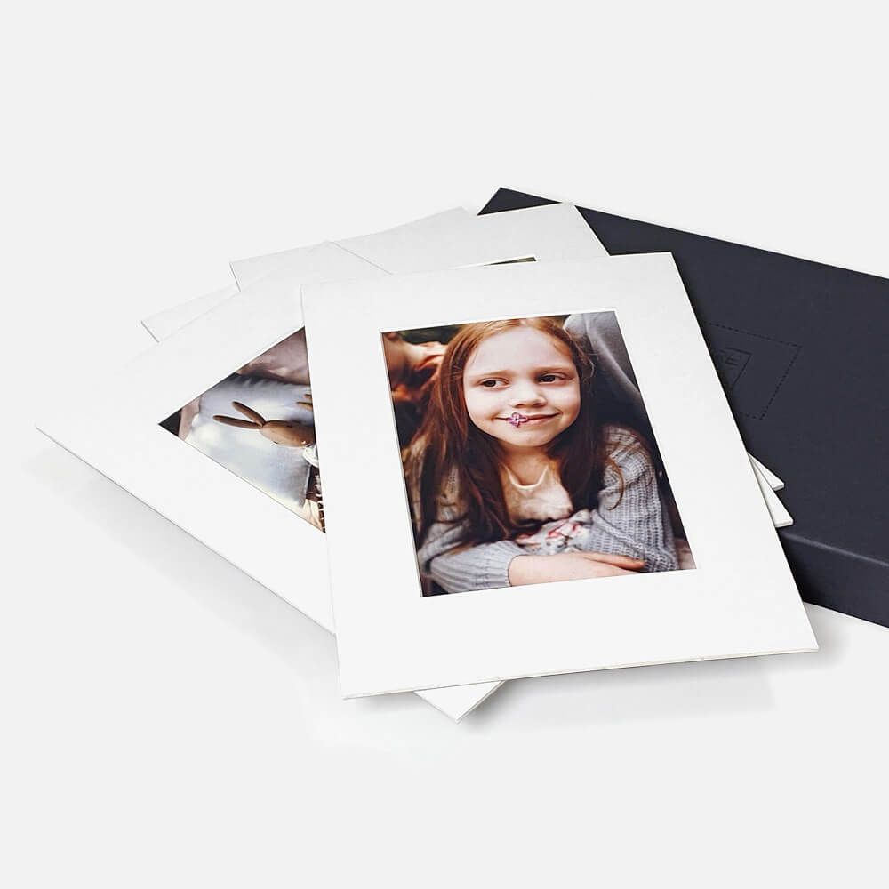 Комплект фотокарточек с паспарту в упаковке