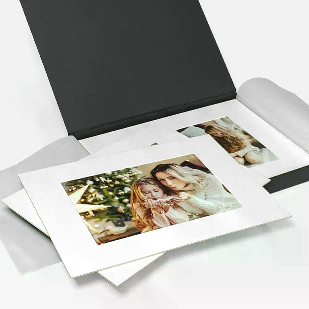 Комплект фотокарточек с паспарту в упаковке