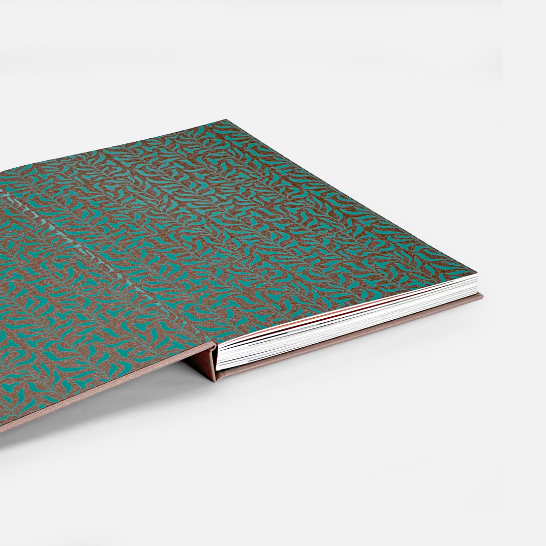 Фотокнига 365 <br />в твердой тканевой обложке и сливером с вашим фото