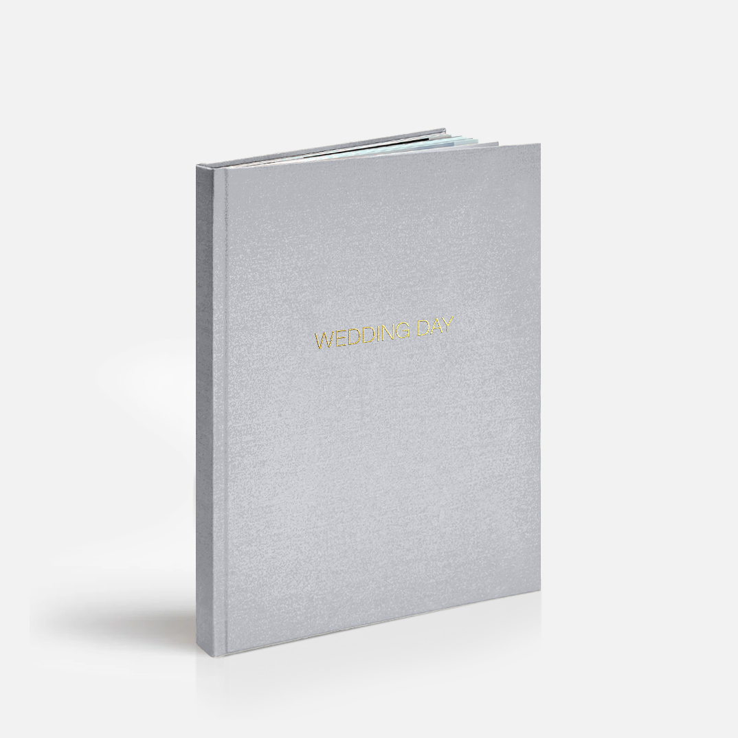 Фотокнига «Свадебная» <br />в твердой жемчужной обложке с тиснением по центру