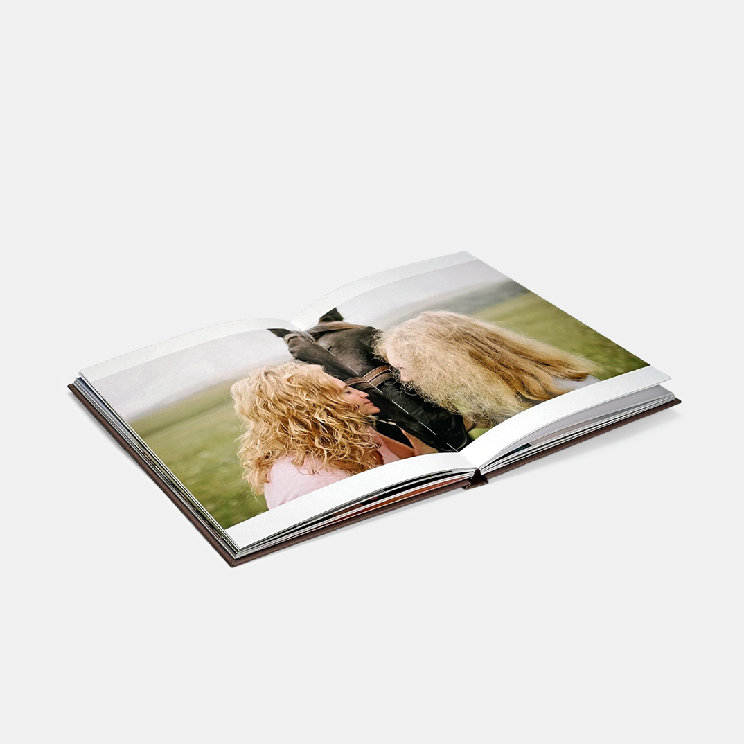 Фотокнига 365 <br />в твердой тканевой обложке и сливером с вашим фото