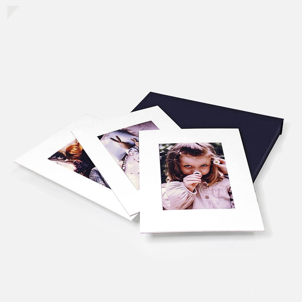 Комплект фотокарточек с паспарту в упаковке