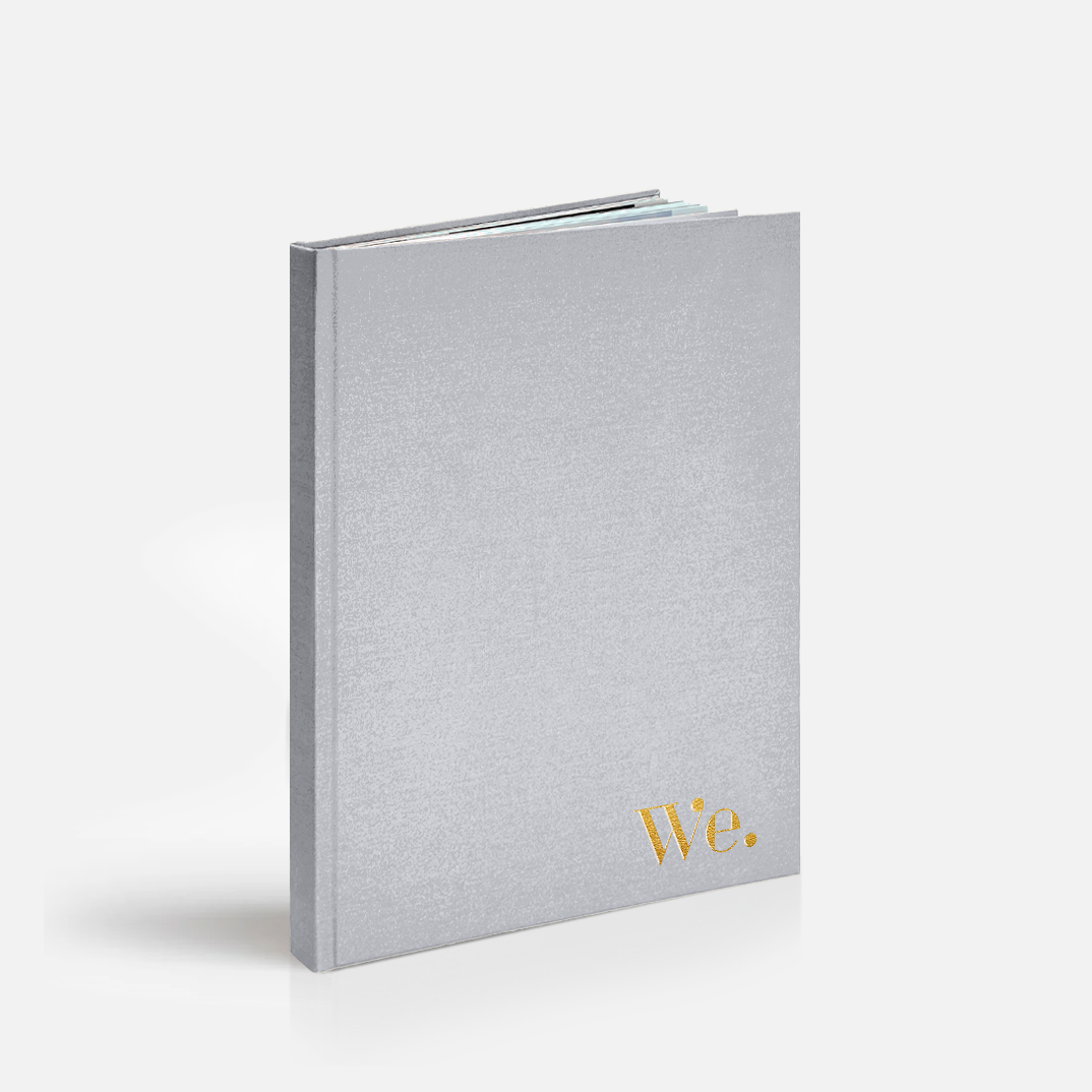 Фотокнига Love <br />в твердой жемчужной обложке с тиснением внизу