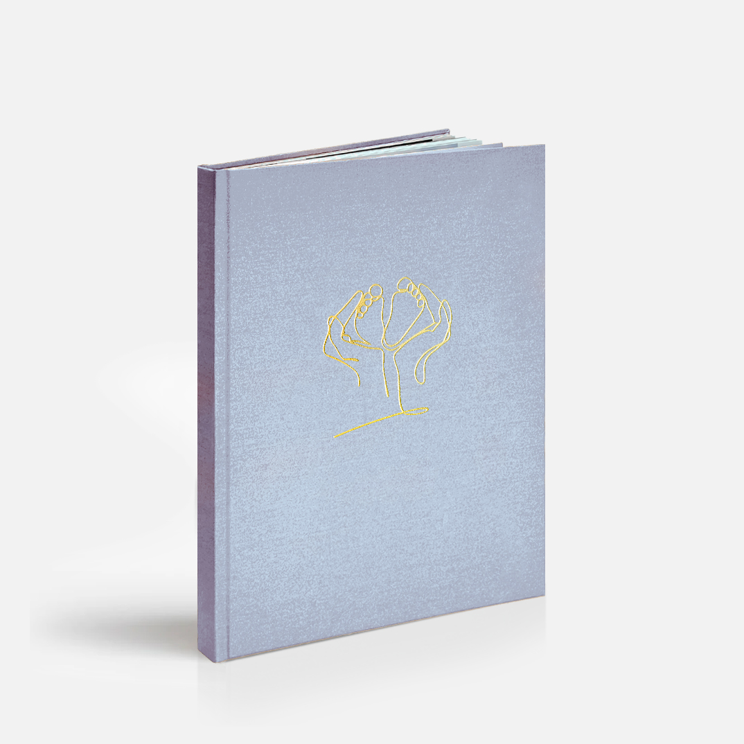 Фотокнига «Детская» <br />в твердой тканевой обложке с тиснением по центру