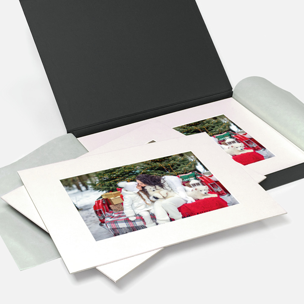 Комплект из 10 фотокарточек с паспарту в упаковке