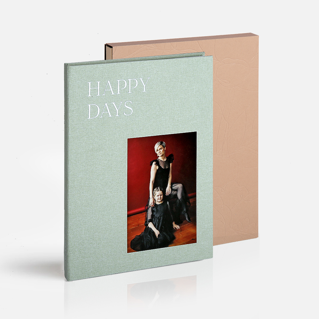 Фотокнига Happy days <br />в твердой зеленой тканевой обложке