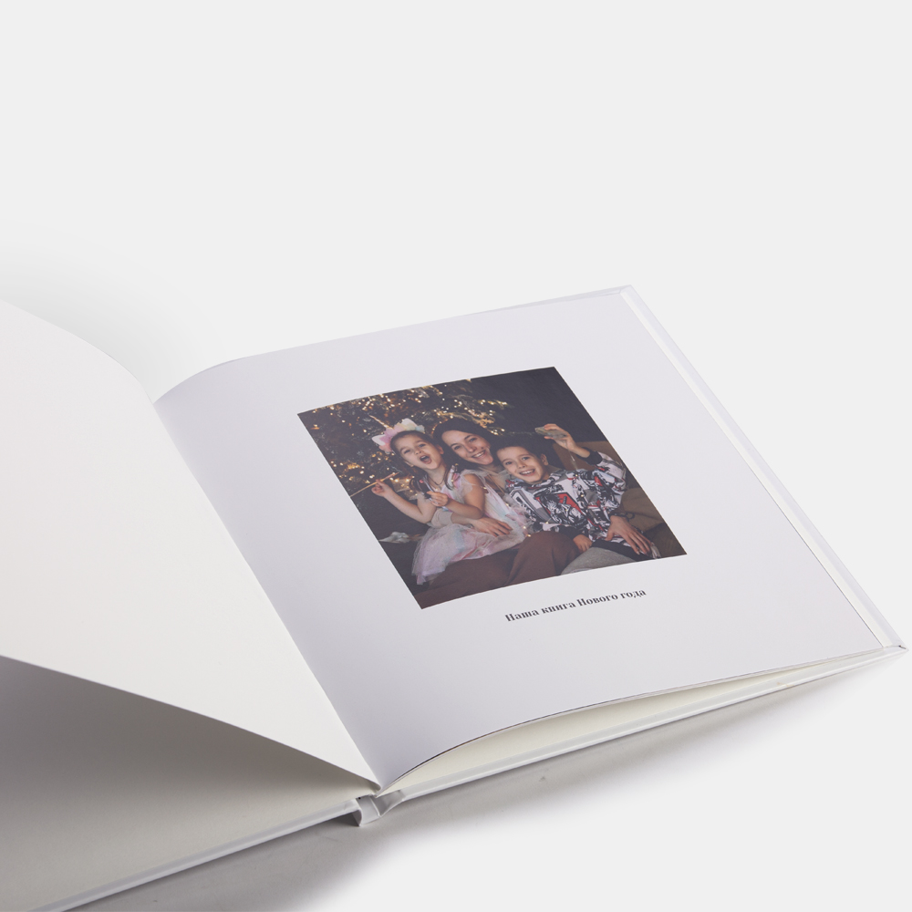 Новогодняя фотокнига Happy в твердой фотообложке Новогодняя фотокнига Happy в твердой фотообложке