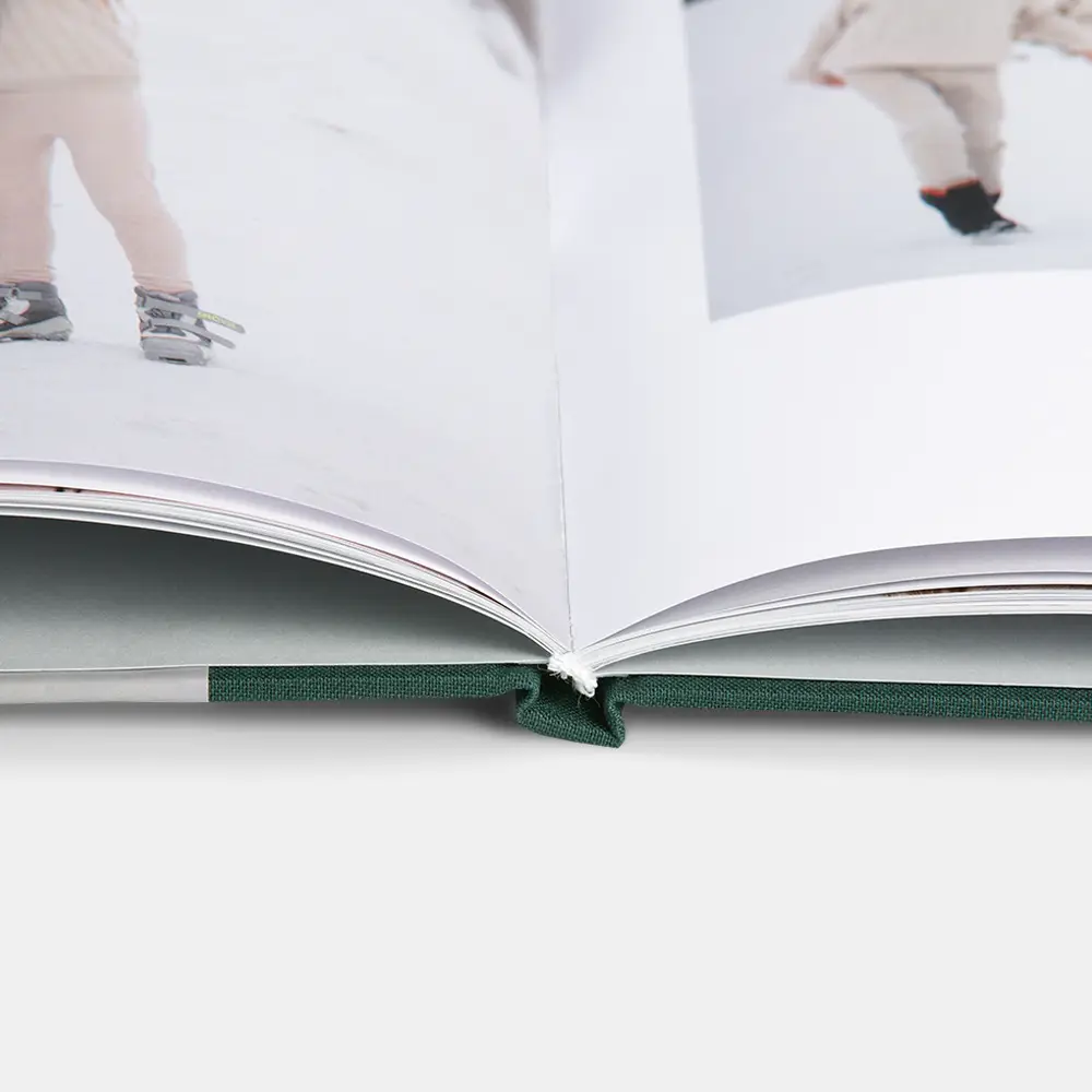 Новогодняя вертикальная фотокнига Happy holidays в комбинированной обложке