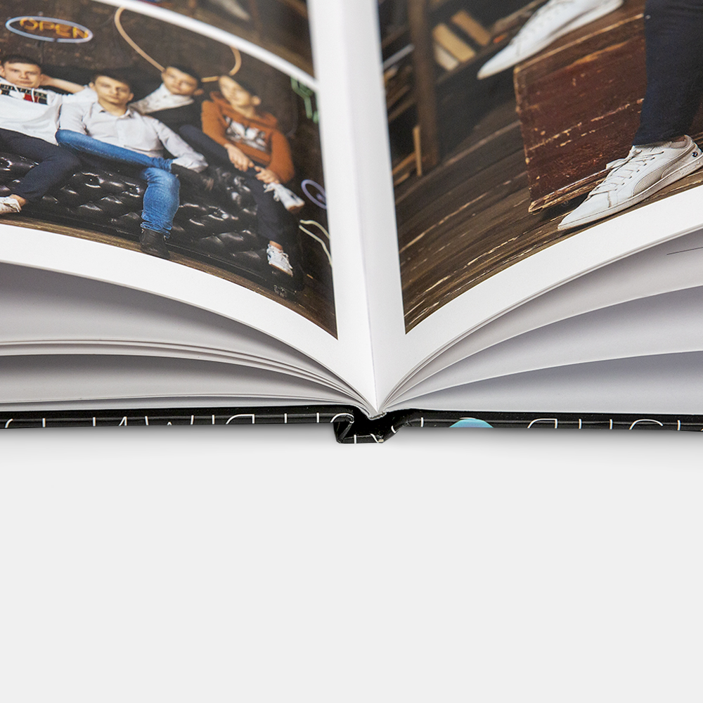 Выпускной альбом в твердой 3D-обложке Bumble Black