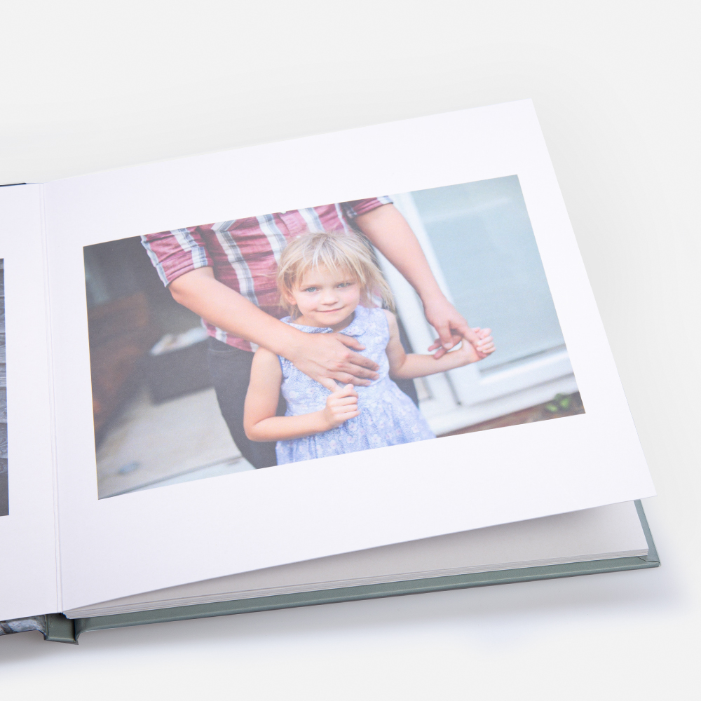 Квадратная фотокнига в твердой фотообложке Layflat Квадратная фотокнига в твердой фотообложке Layflat