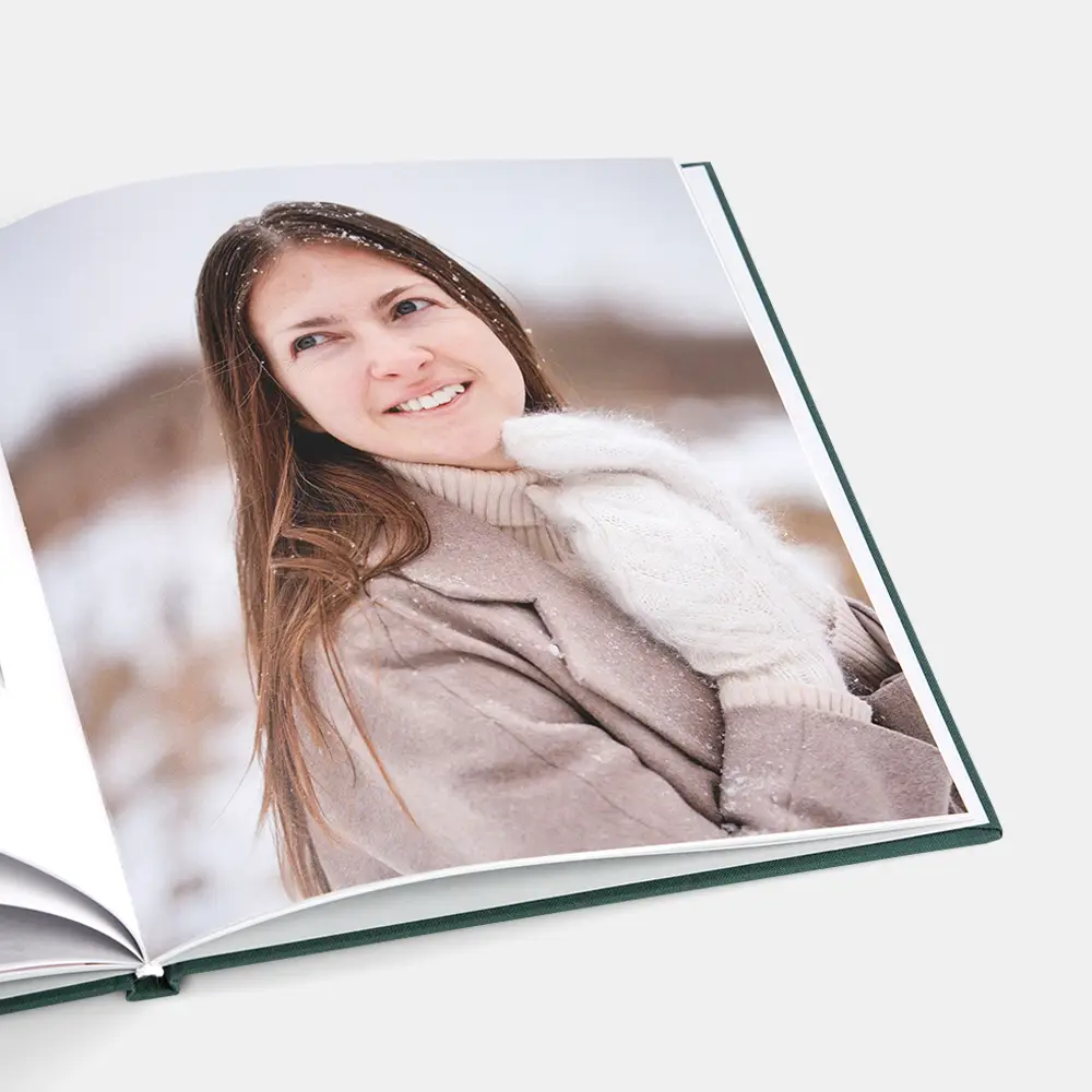 Новогодняя вертикальная фотокнига Happy holidays в комбинированной обложке